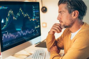 Spy Trader. Cómo confirmar las tendencias en el SPY. Si bien los indicadores pueden proporcionar señales claras, la confirmación sólida proviene de la combinación y coherencia de múltiples señales y herramientas.