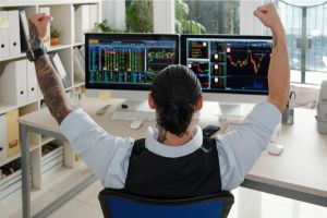 Spy Trader. Por qué el SPY está directamente relacionado a Apple, Amazon, Meta, Tesla y Netflix. El SPY, al seguir al índice S&P 500, está intrínsecamente ligado a las acciones de las empresas más grandes que lo componen.