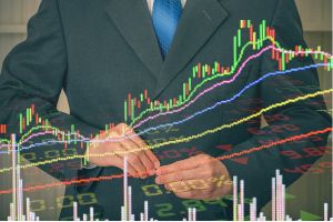Spy Trader ¿Es Realísticamente Posible Reducir la Inflación al 2% sin Afectar el Mercado Bursátil? Se requiere una política monetaria cuidadosamente calibrada, una comprensión profunda de los factores económicos globales y una estrategia de inversión bien pensada.