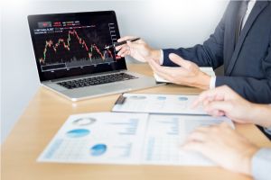 Spy Trader. Opciones Vs. Acciones: Descubre las Diferencias Principales y Cuál Es Más Popular Entre Inversionistas. Al comprender las diferencias clave y mantenerse al tanto de las tendencias del mercado, estarás mejor equipado para tomar decisiones informadas y alcanzar tus metas financieras