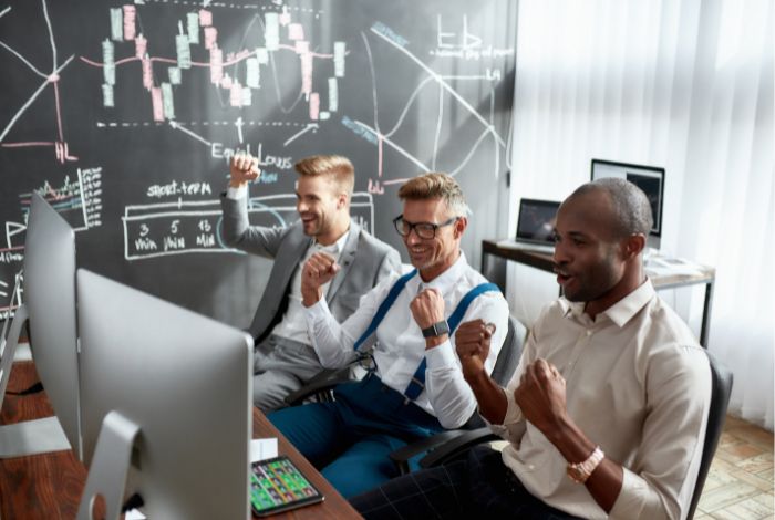 Spy Trader. Podría el SPY Alcanzar Nuevos Precios Históricos en Enero de Este Año. La posibilidad de que el SPY alcance nuevos máximos en enero es una interrogante que combina análisis técnico, fundamentos económicos, y una comprensión del comportamiento humano en el mercado.