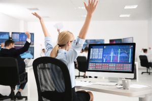 Spy-Trader. Por qué Apple (AAPL) es clave en los movimientos de alta volatilidad en el SPY. Comprender cómo y por qué Apple afecta el SPY es esencial para cualquier inversor o trader que busque navegar con éxito en el mercado de valores.