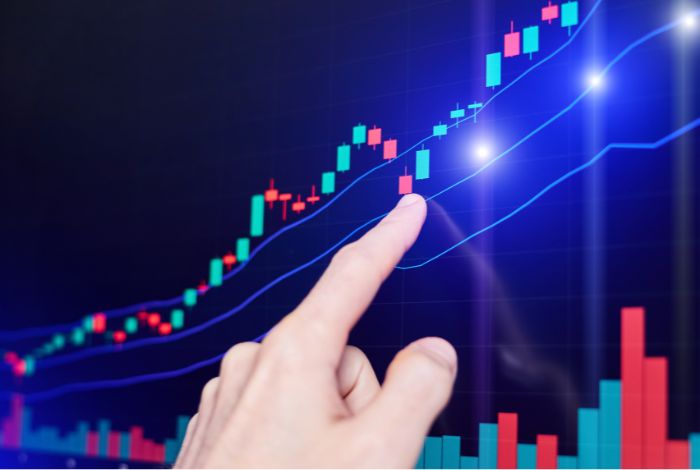 Spy-Trader. Qué ventajas tiene un trader al enfocarse solo en el SPY. Enfocarse en el SPY puede ofrecer a los traders una serie de beneficios, incluyendo simplificación del análisis, eficiencia en la toma de decisiones, ventajas inherentes al ETF y reducción de costos.